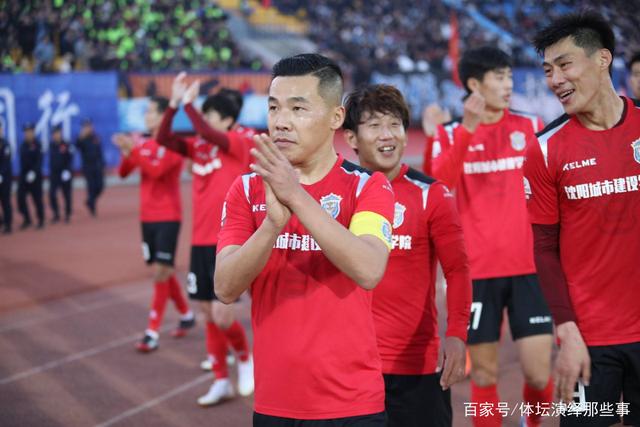 CBA官方：杨鸣进场质疑裁判被禁赛3场罚款3万